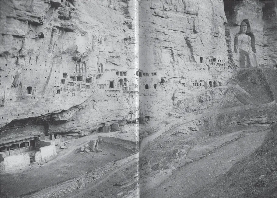 炳灵寺崖壁底部道路