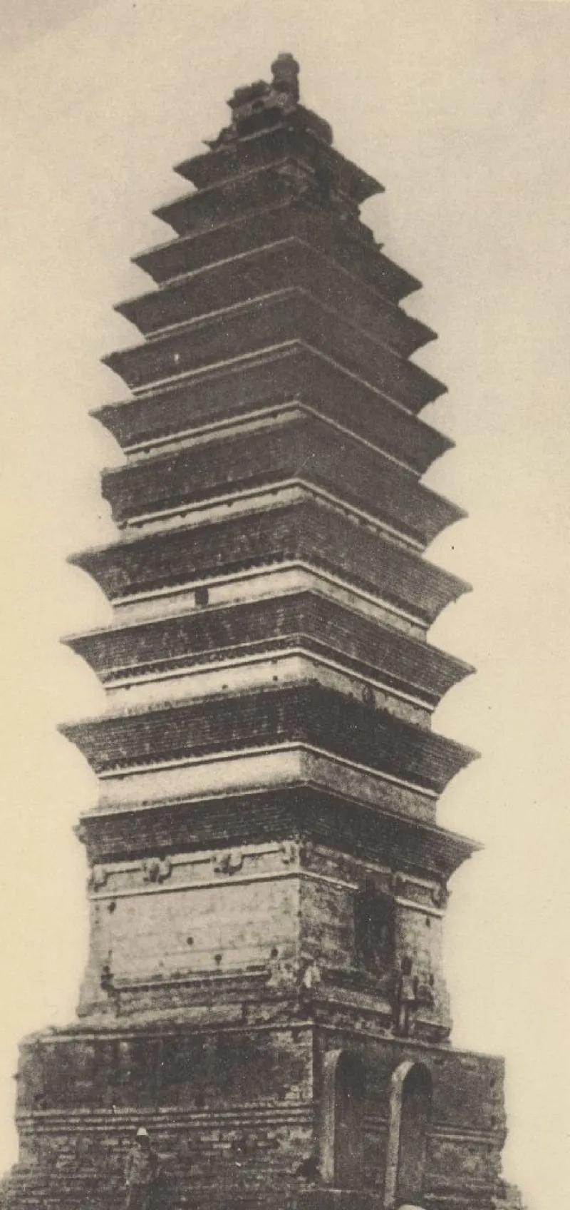 1907年沙畹拍摄的白马寺东十三层砖塔
