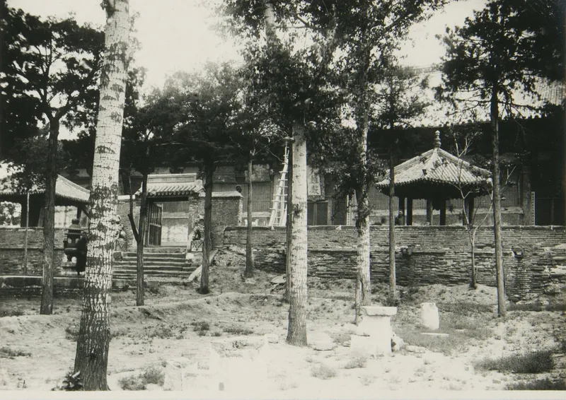 1933年《亚细亚大观》所收奉国寺寺院内部旧影