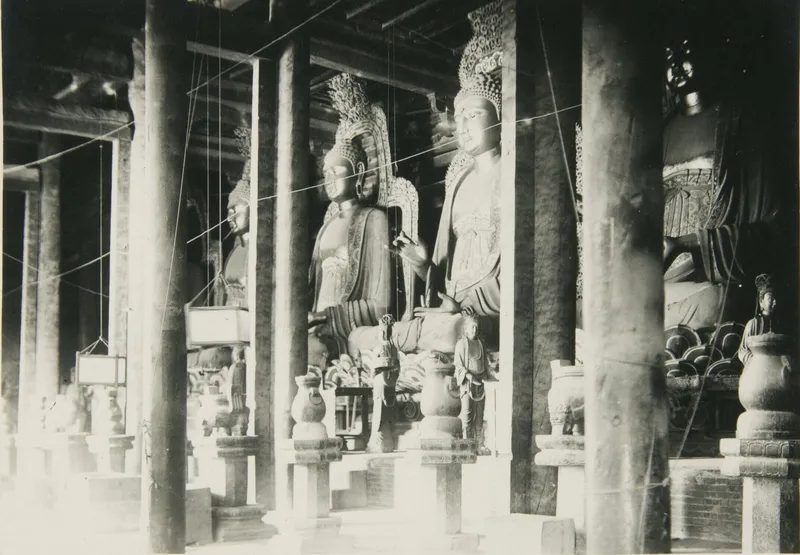 1933年《亚细亚大观》所收奉国寺大雄殿内七佛像旧影