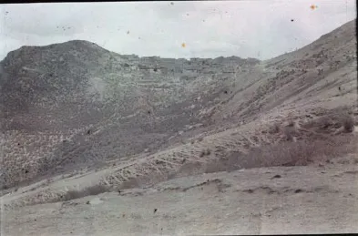 1936至1950年间Hugh E. Richardson从远处拍摄的噶丹寺与山谷