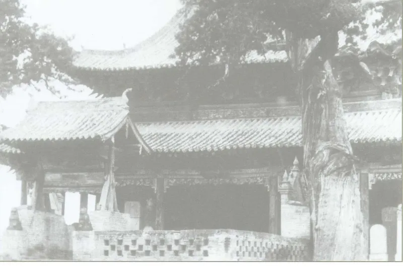 约1934年9月赵城广胜寺明应王殿旧影，收录于《中国古建筑图典》第一卷