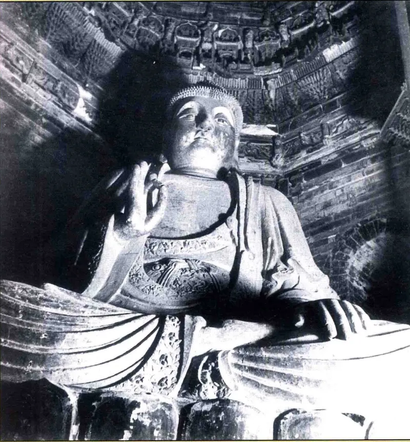 约1934年9月赵城广胜上寺飞虹塔内佛像旧影，收录于《中国古建筑图典》第三卷