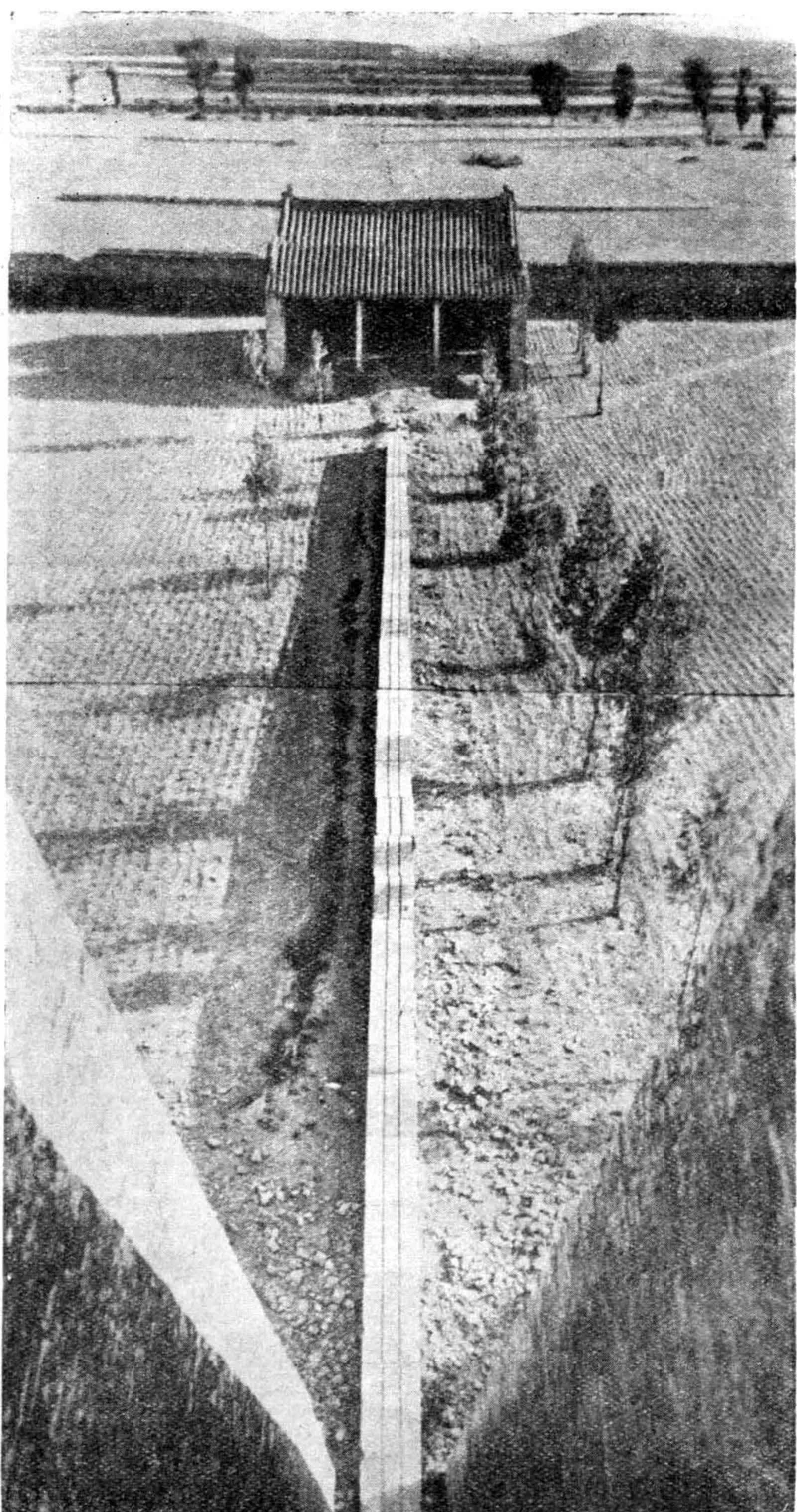 1937年从观星台俯视石圭与周公庙旧影