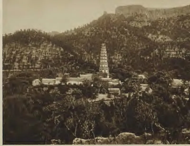 恩斯特·柏石曼1906至1909年拍摄的灵岩寺与方山全景