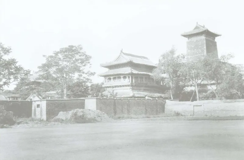 林洙编《中国古建筑图典》第一卷：梁思成等调查资料中的正定隆兴寺北面外观