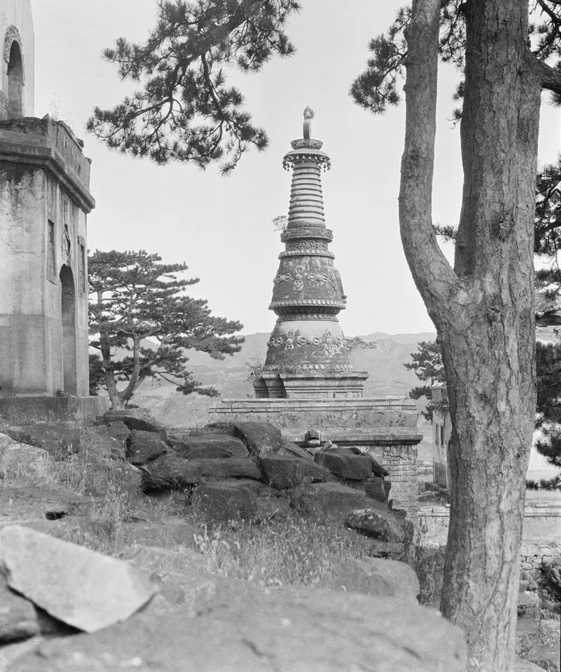 Sidney D. Gamble于1924至1927年间拍摄的普宁寺佛塔