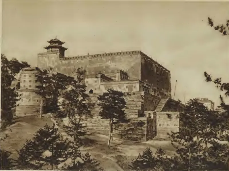恩斯特·柏石曼《Baukunst und Landschaft in China》所收普陀宗乘之庙大红台西南侧近景