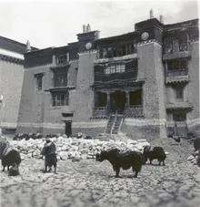 萨迦寺 - sajiasi old 1948 courtyard repairs