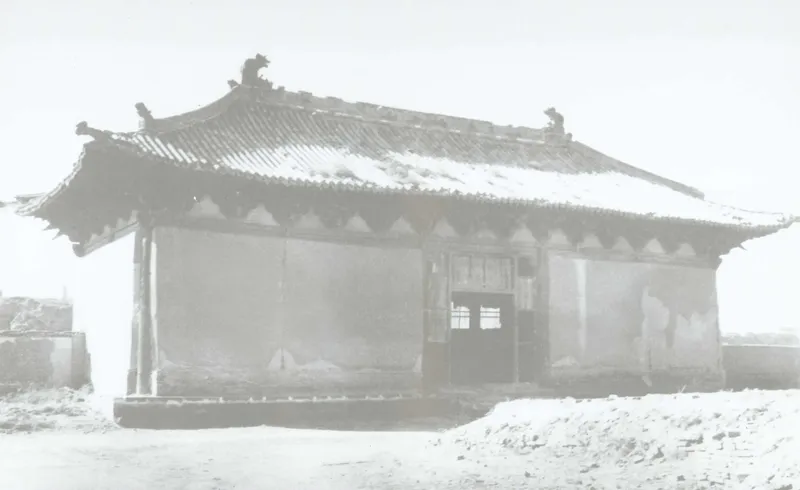 1933年梁思成、刘敦桢调查大同时拍摄的善化寺山门背面