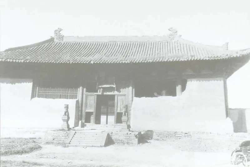 1933年梁思成、刘敦桢调查大同时拍摄的善化寺山门正面