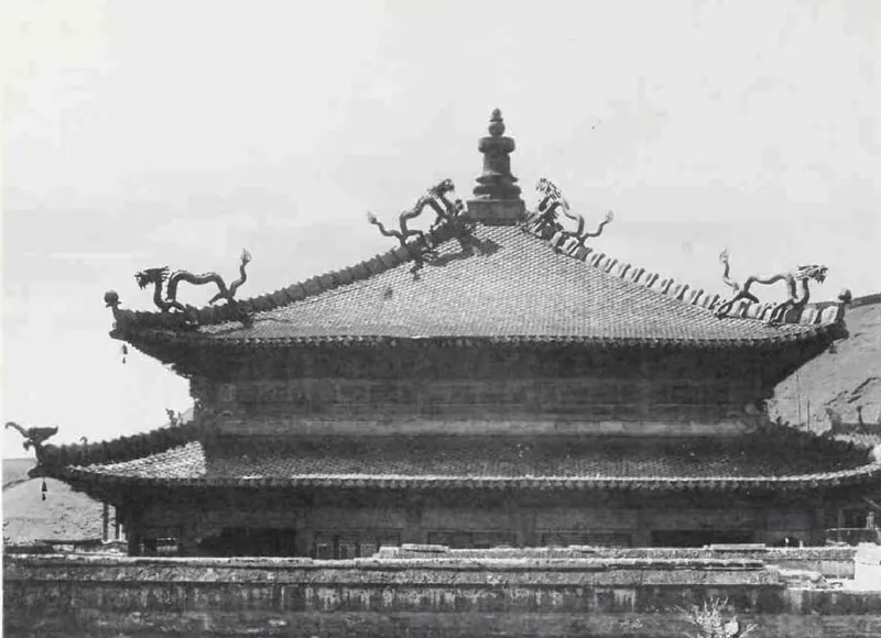 赫达·莫里逊《Travels of a Photographer in China, 1933–1946》所收妙高庄严殿金顶与八龙脊饰