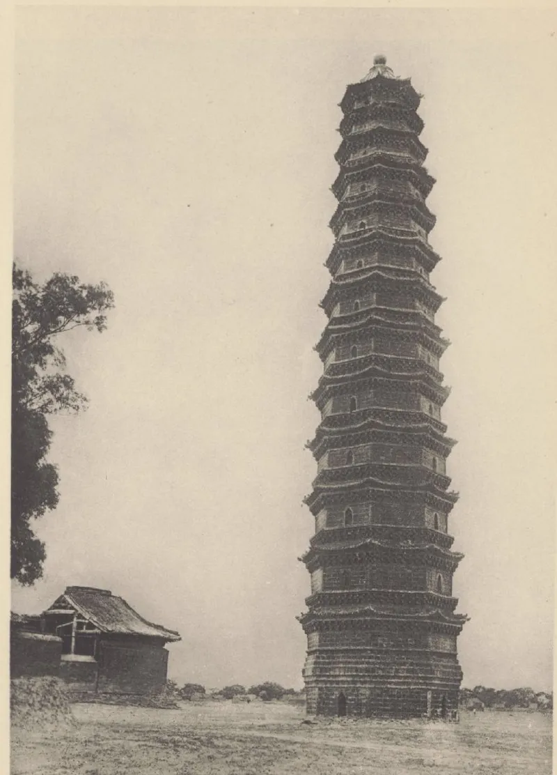 沙畹《北中国考古图录》图 923：开封铁塔全景，1907 年